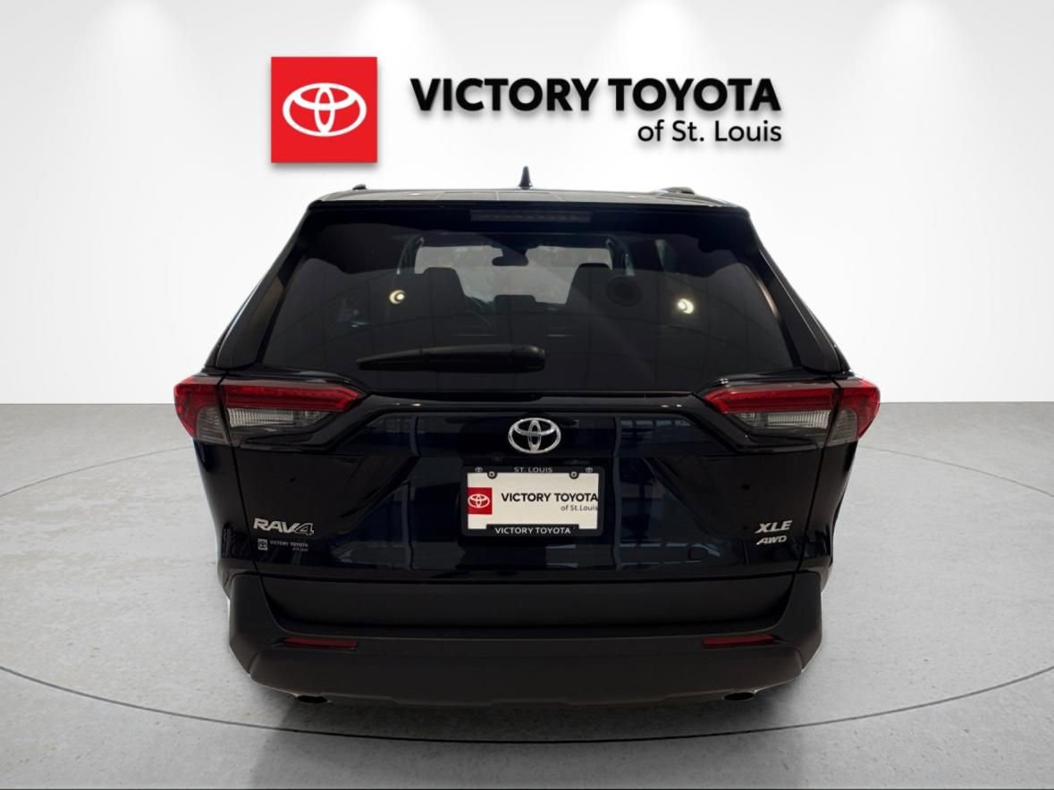 Used 2025 Toyota RAV4 XLE AWD/4WD image 4