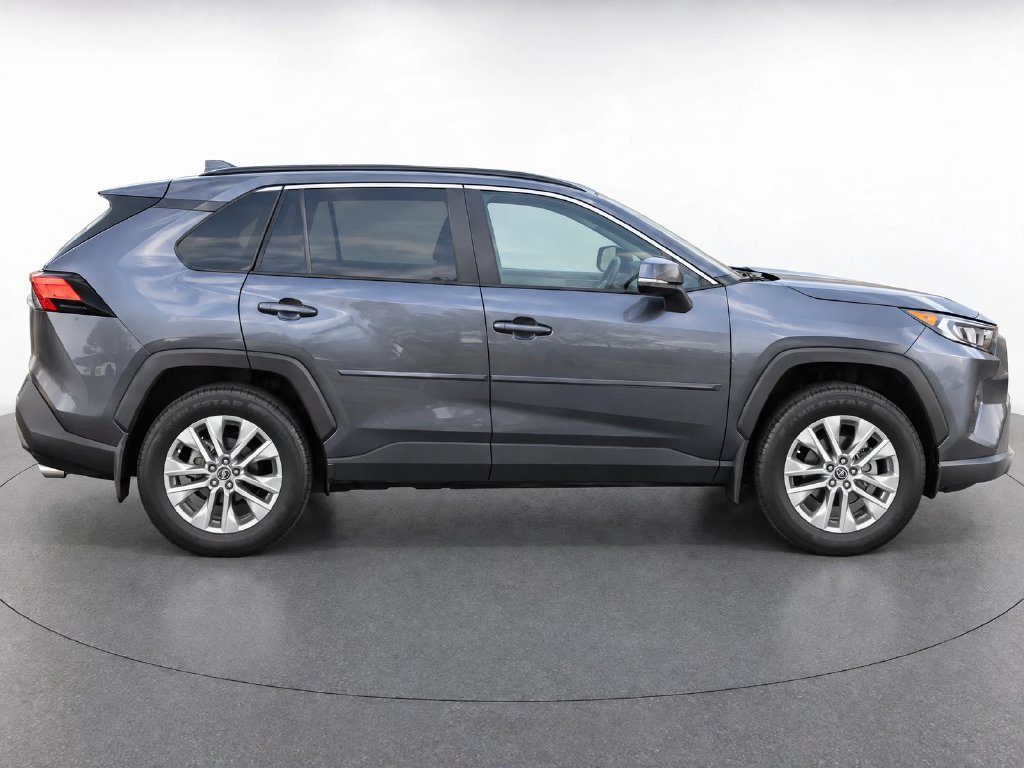 Used 2020 Toyota RAV4 XLE Premium AWD/4WD image 6