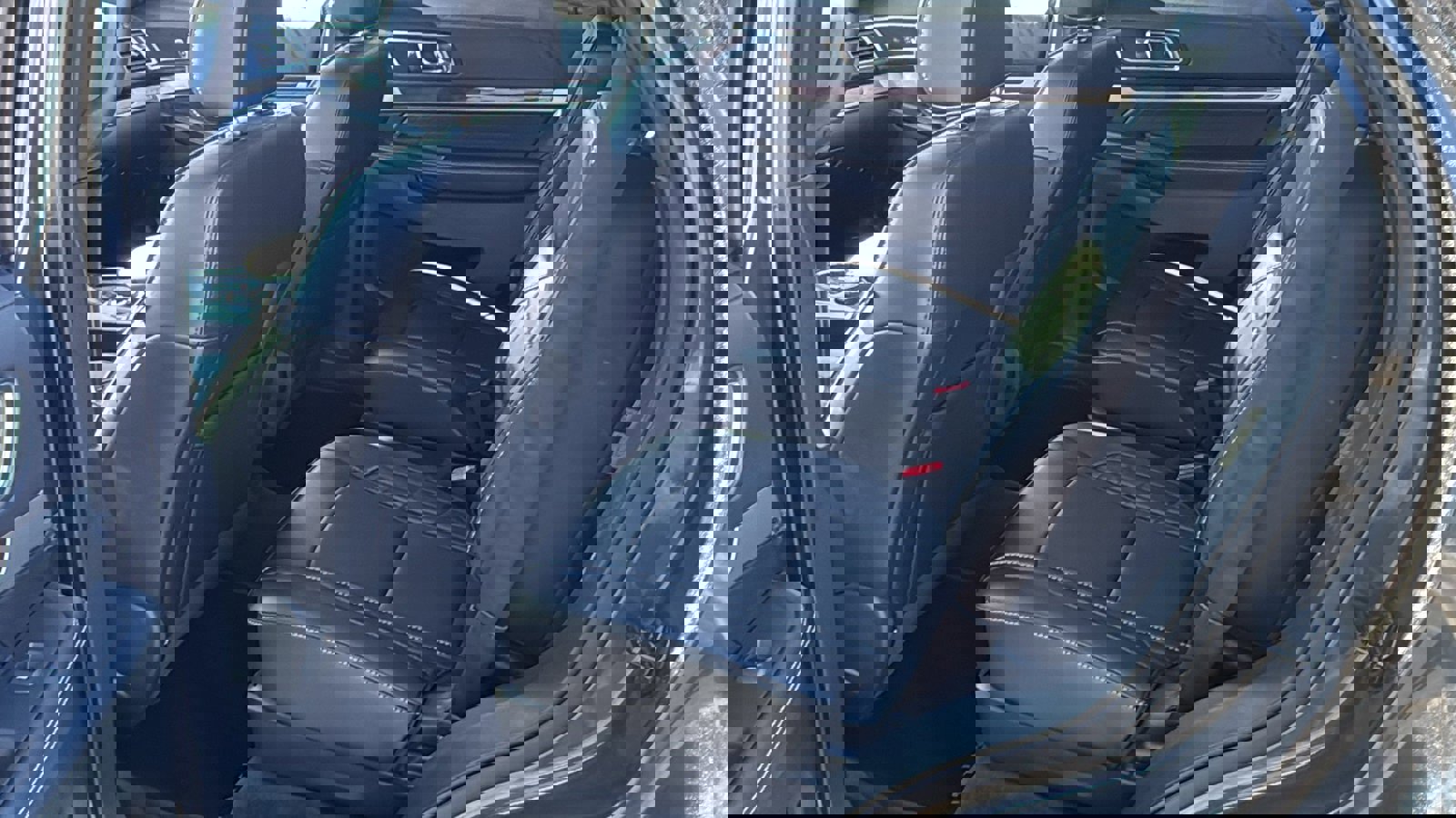 Used 2017 Ford Explorer Platinum image 19