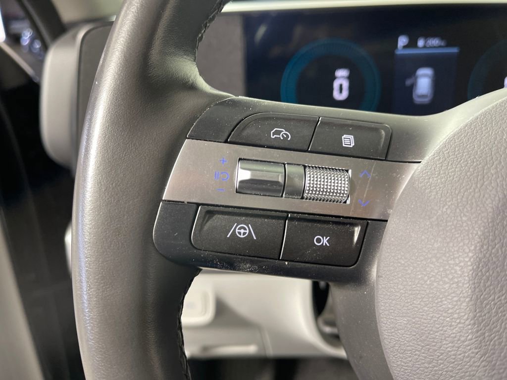 Certified 2025 Hyundai Kona SEL image 30