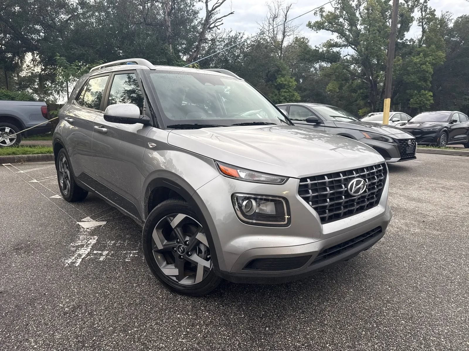Used 2024 Hyundai Venue SEL FWD image 6