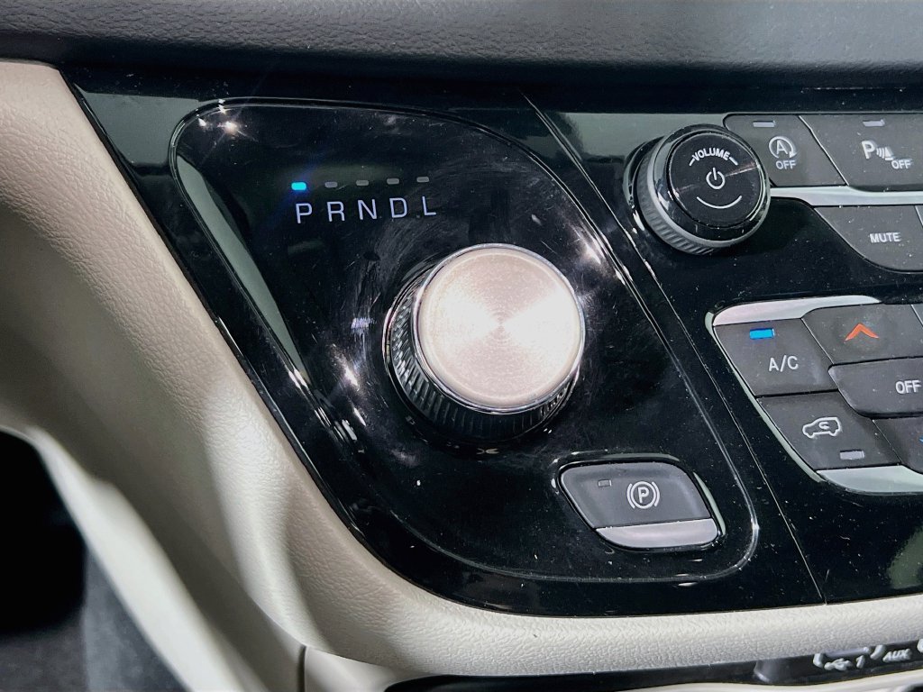 Used 2023 Chrysler Pacifica Touring-L FWD image 23