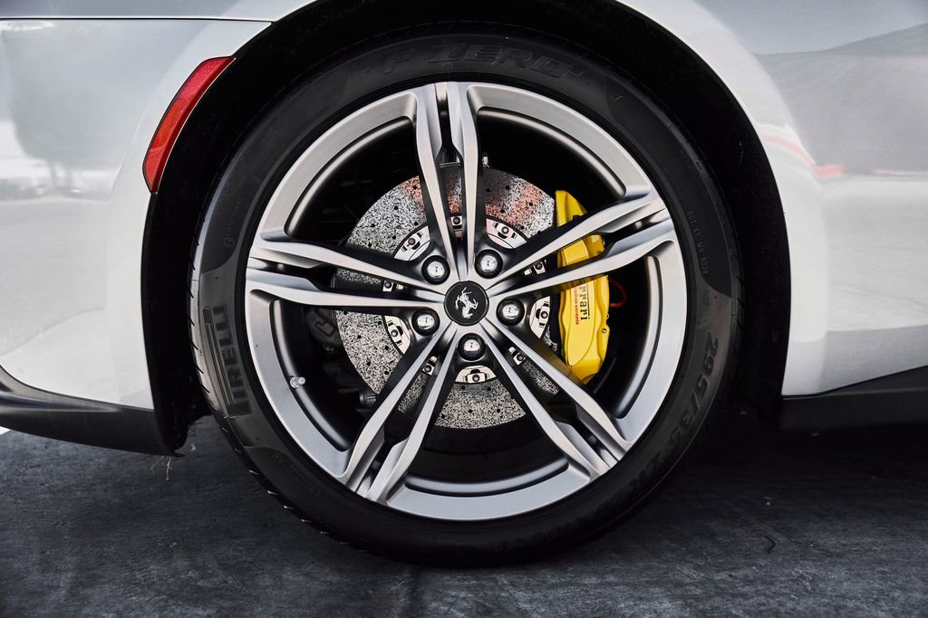 Used 2018 Ferrari GTC4Lusso AWD/4WD image 26
