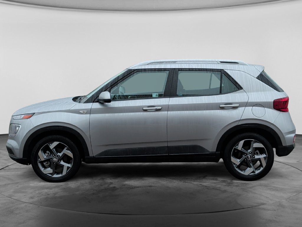 Used 2025 Hyundai Venue SEL FWD image 4
