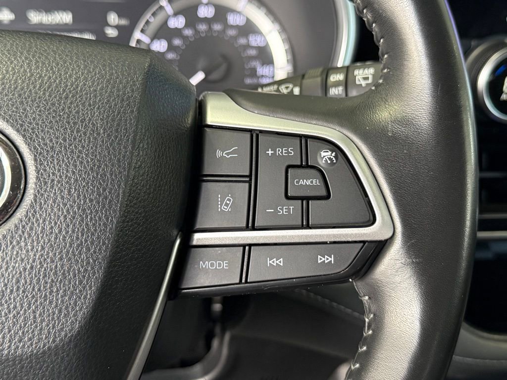 Used 2024 Toyota Highlander XLE AWD/4WD image 28