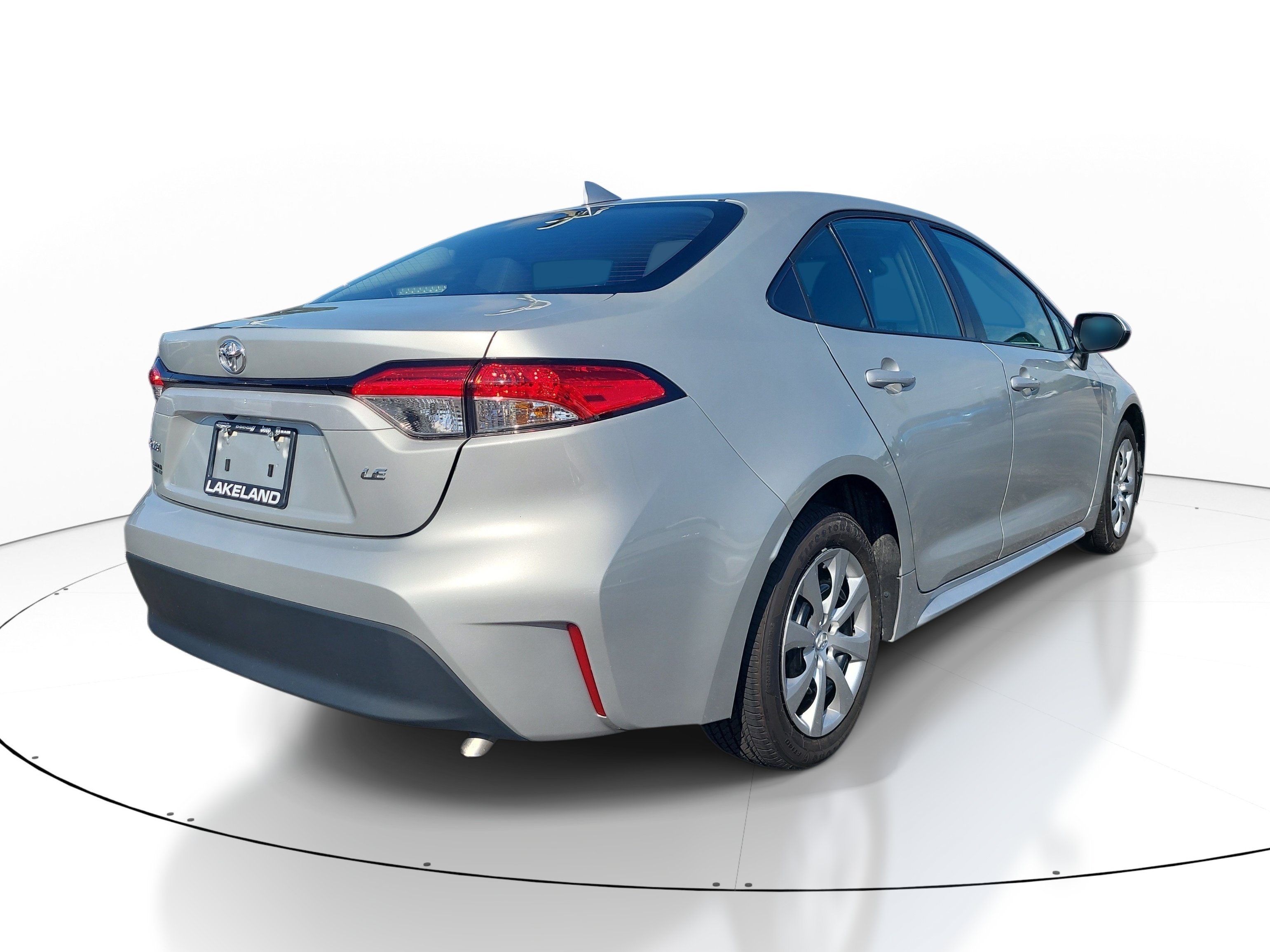 Used 2025 Toyota Corolla LE FWD image 4