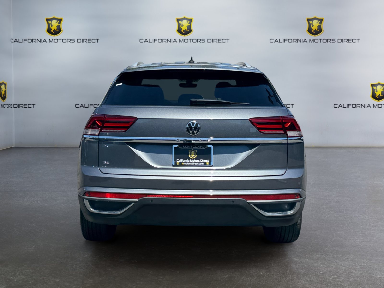 Used 2022 Volkswagen Atlas Cross Sport SE w/ Black Wheel Package FWD image 4