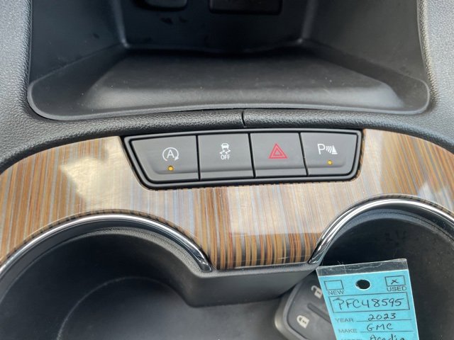 Used 2023 GMC Acadia SLE image 29