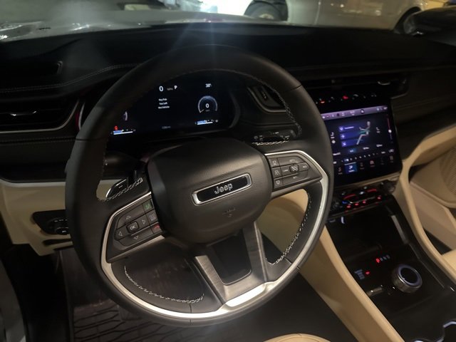 Used 2025 Jeep Grand Cherokee Limited w/ Trailer Tow Package image 7