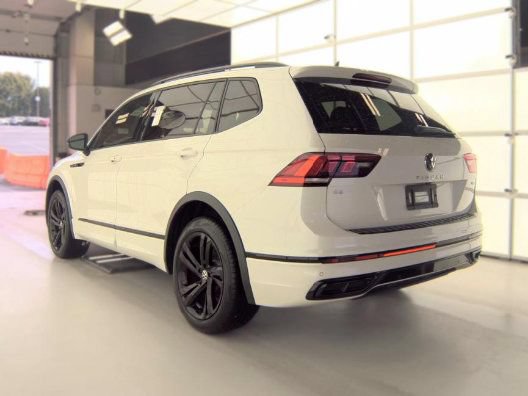 Used 2023 Volkswagen Tiguan SE R-Line AWD/4WD image 3