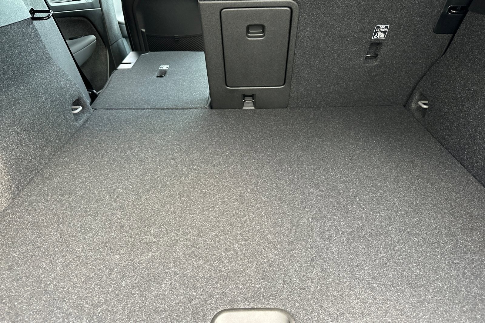 New 2026 Volvo XC40 B5 Core w/ Climate Package image 17