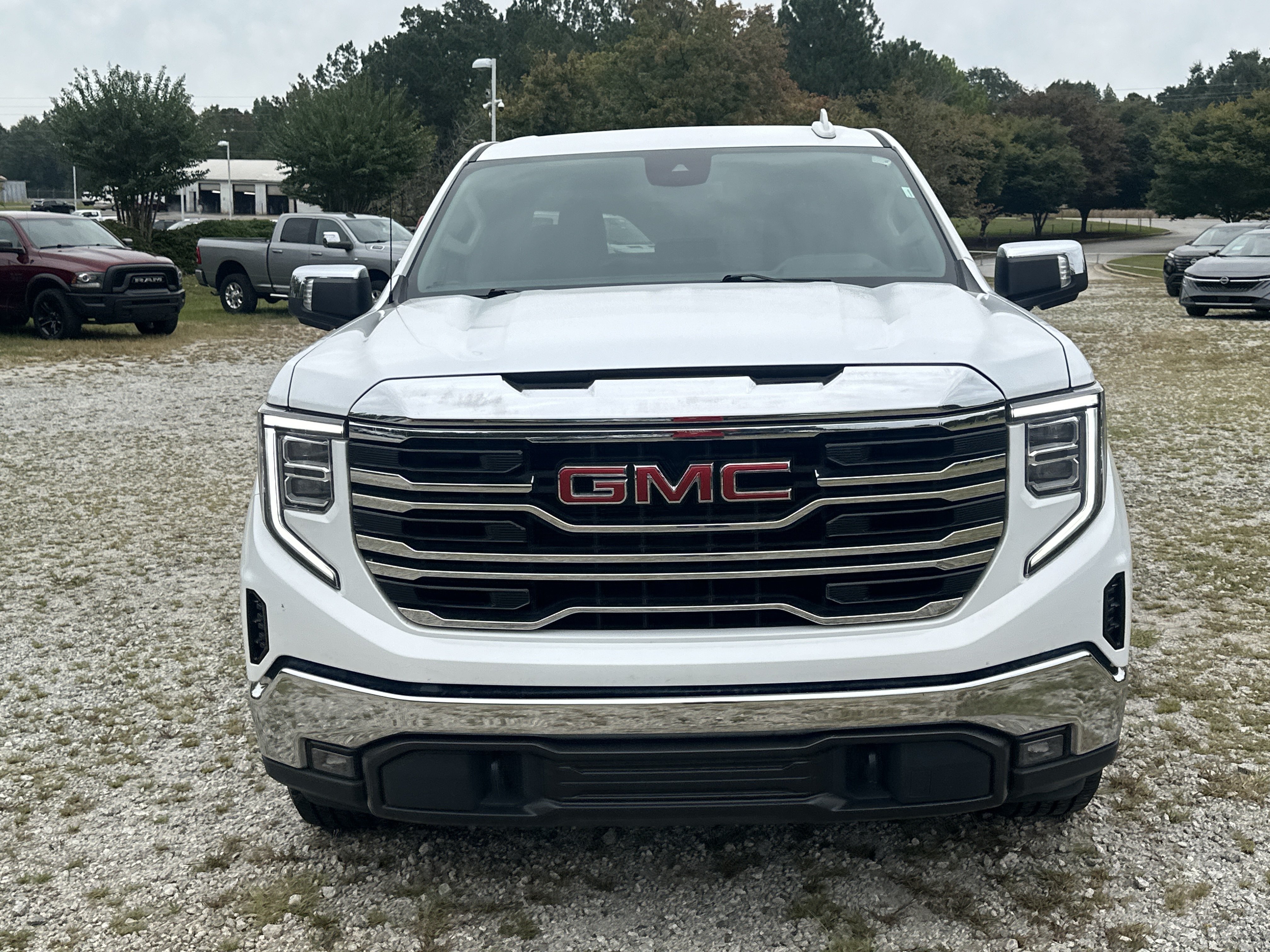 Used 2025 GMC Sierra 1500 SLT AWD/4WD image 2