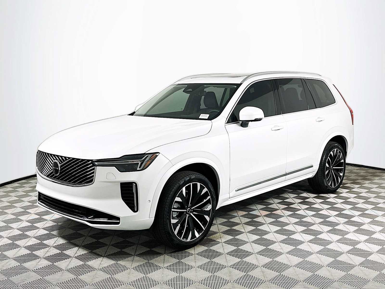 Used 2025 Volvo XC90 B6 Plus w/ Protection Package Premier image 3