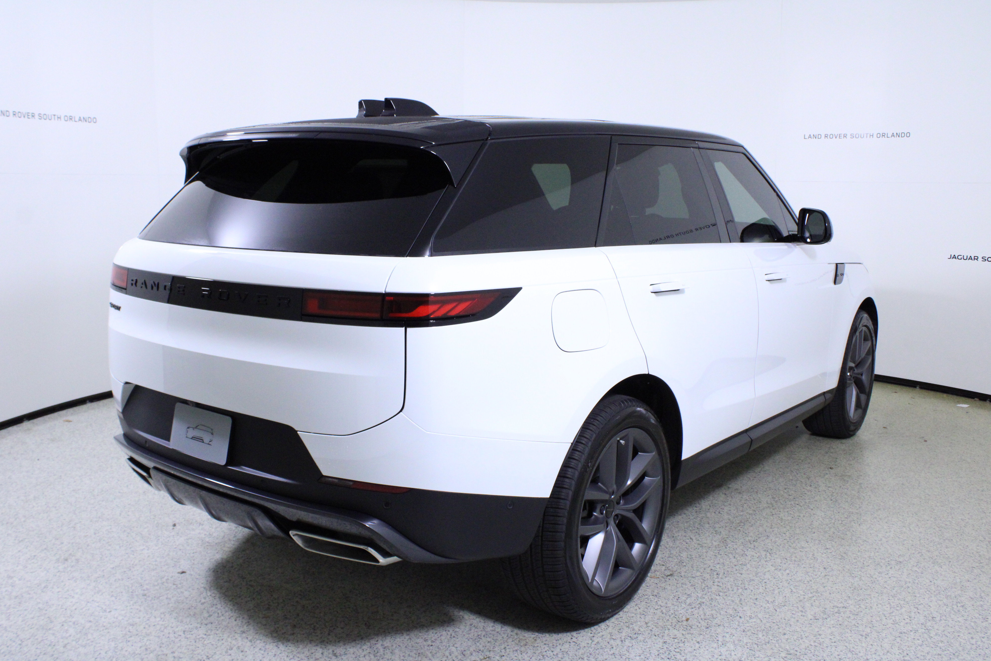 New 2026 Land Rover Range Rover Sport SE image 7