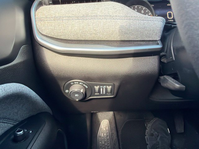 Used 2024 Jeep Compass Latitude AWD/4WD image 16