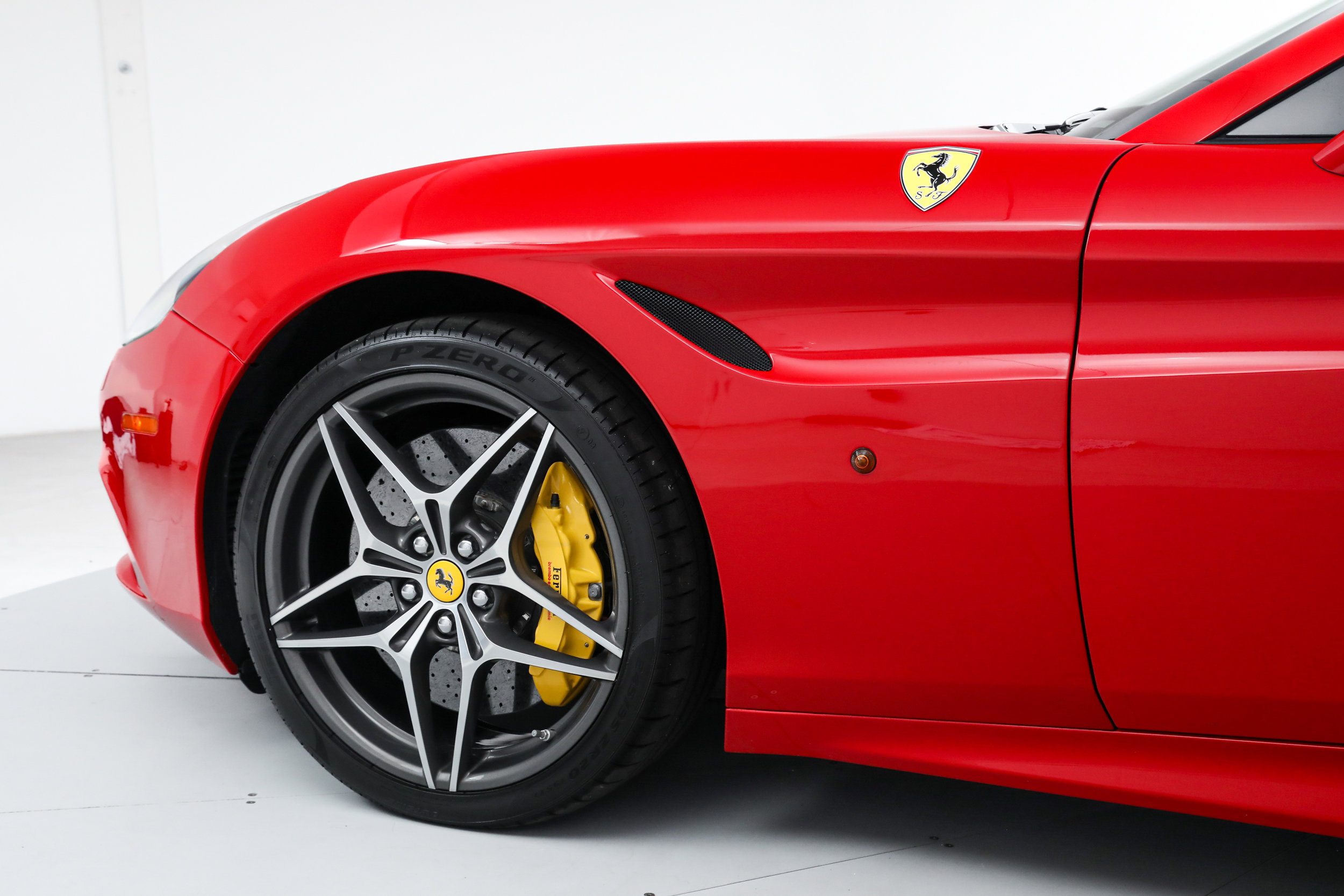Certified 2017 Ferrari California T image 17