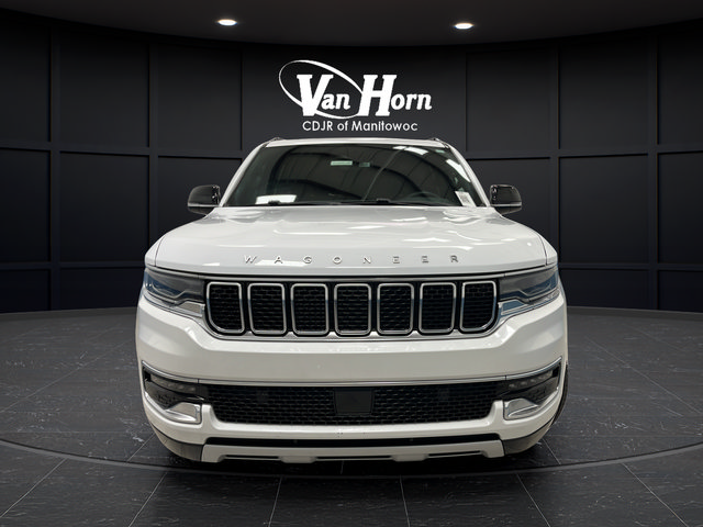 Used 2023 Jeep Wagoneer L Series II w/ Premium Group I AWD/4WD image 2