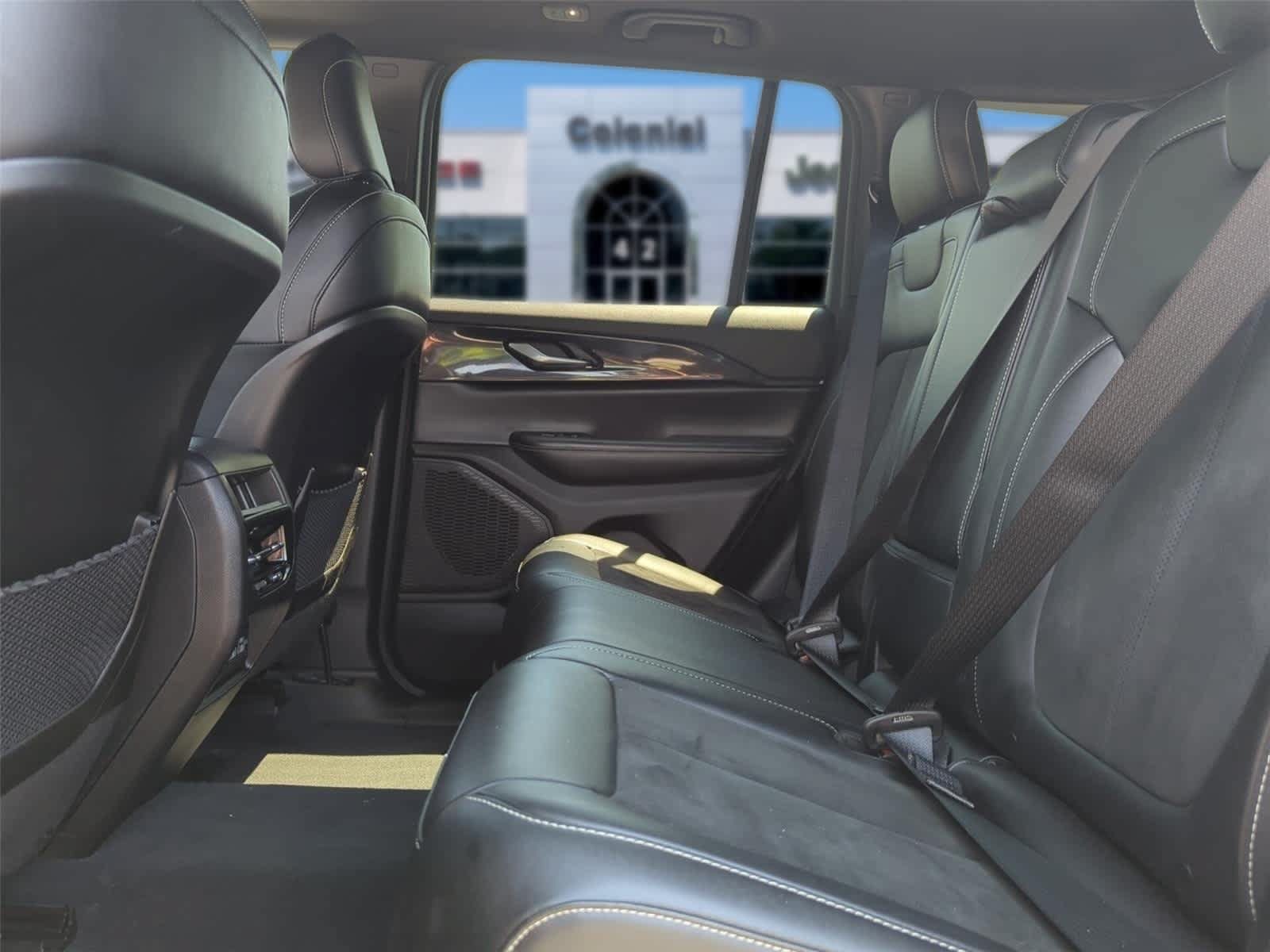 Used 2023 Jeep Grand Cherokee Altitude AWD/4WD image 27