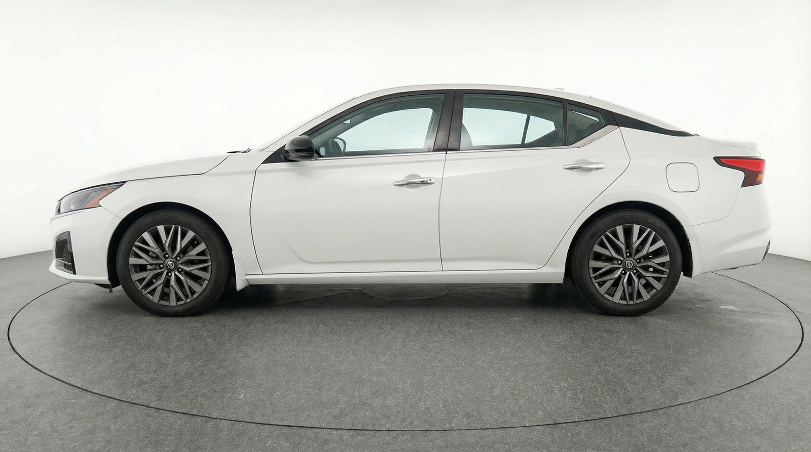 Used 2025 Nissan Altima 2.5 SV FWD image 5