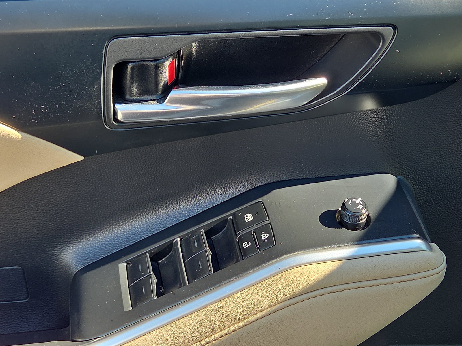 Used 2023 Toyota Highlander XLE FWD image 15