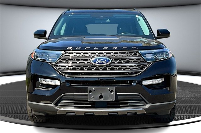 Used 2023 Ford Explorer XLT w/ Equipment Group 202A image 2