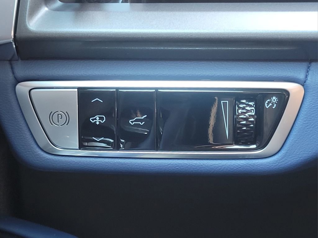 New 2026 Cadillac Vistiq Premium Luxury w/ LPO, Floor Liner Package image 23