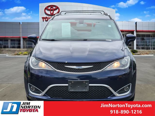 Used 2018 Chrysler Pacifica Touring-L image 2