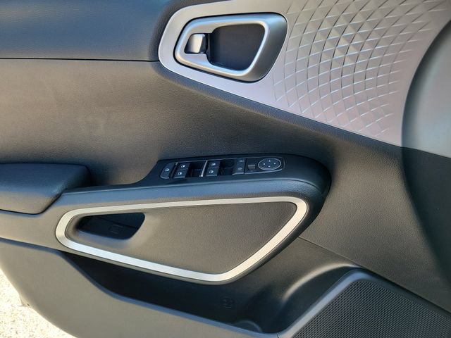 Used 2024 Kia Soul LX w/ Option Group 015 FWD image 15