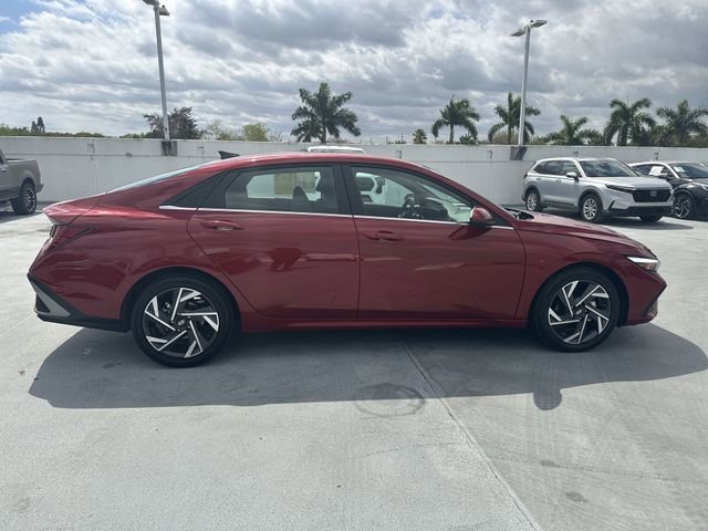 Used 2025 Hyundai Elantra SEL FWD image 34
