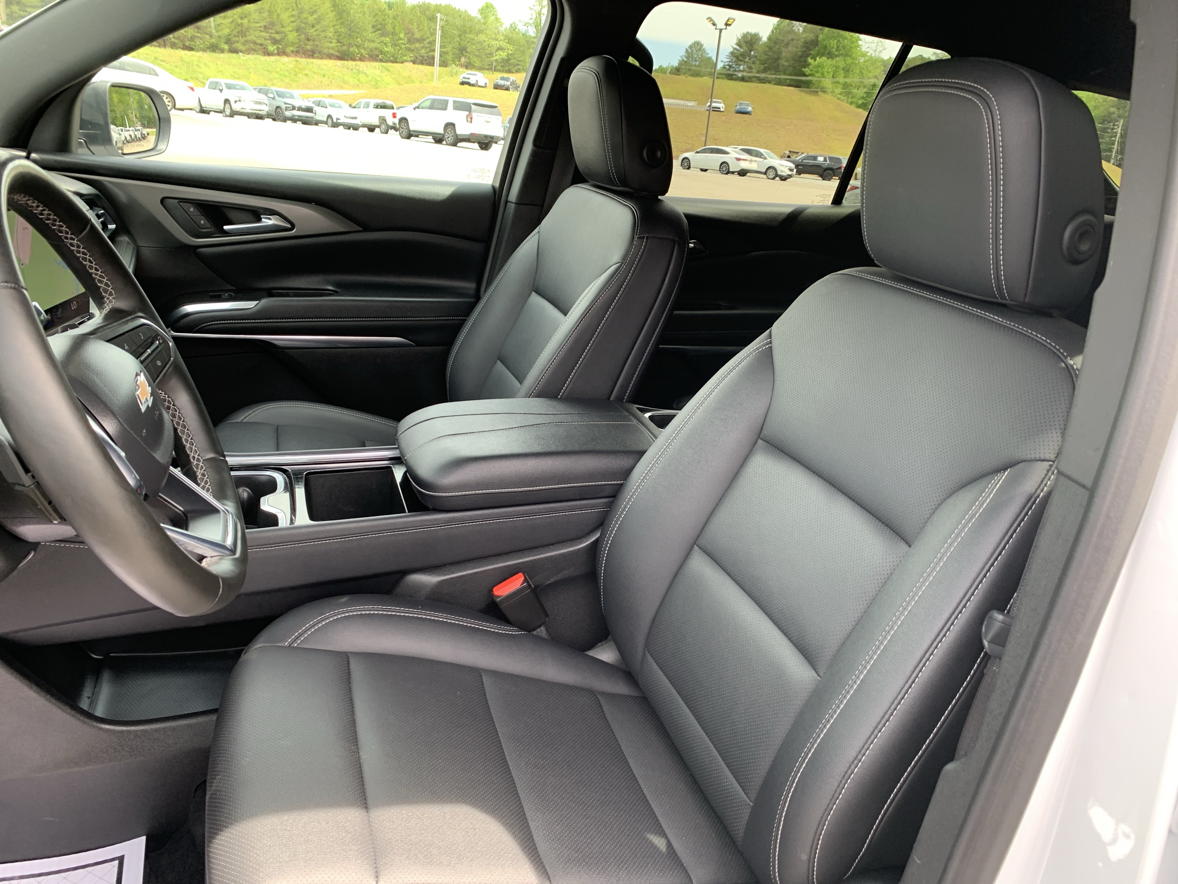 Used 2025 Chevrolet Traverse LT FWD image 22