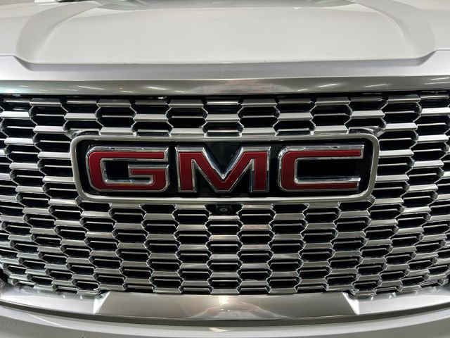 Used 2021 GMC Yukon Denali w/ Denali Premium Package image 10