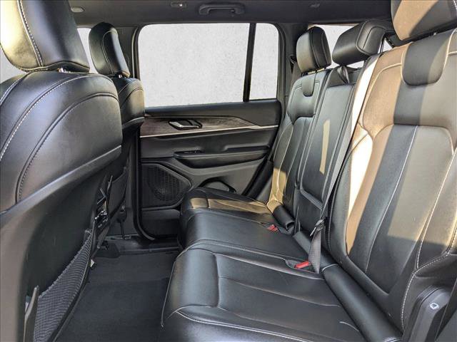 Used 2024 Jeep Grand Cherokee Limited image 20