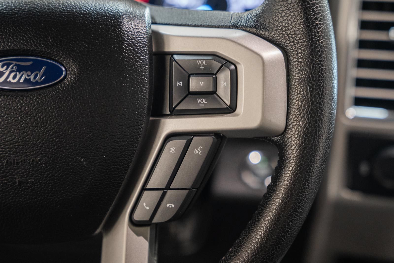 Used 2016 Ford F150 Lariat w/ Equipment Group 502A Luxury AWD/4WD image 30