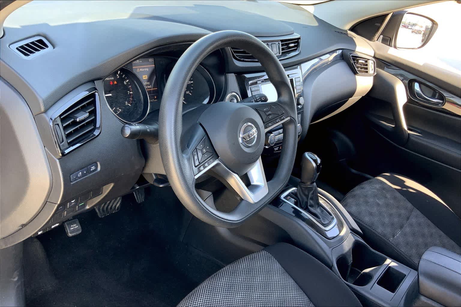 Used 2020 Nissan Rogue Sport SV FWD image 17