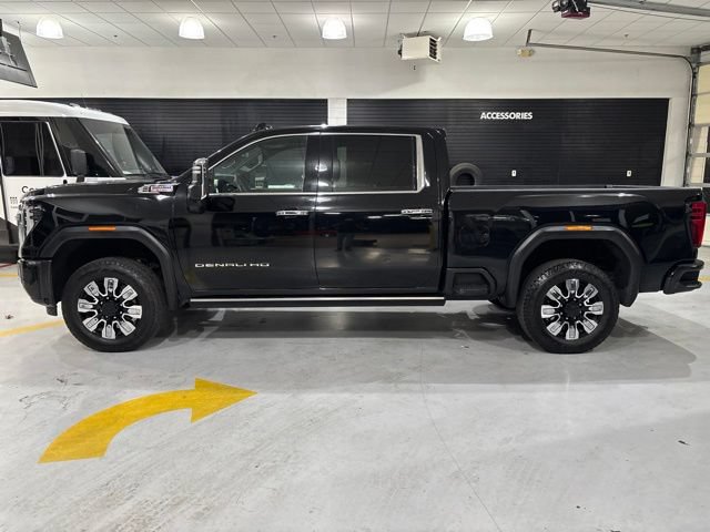 Used 2024 GMC Sierra 2500 Denali w/ Denali Reserve Package AWD/4WD image 3