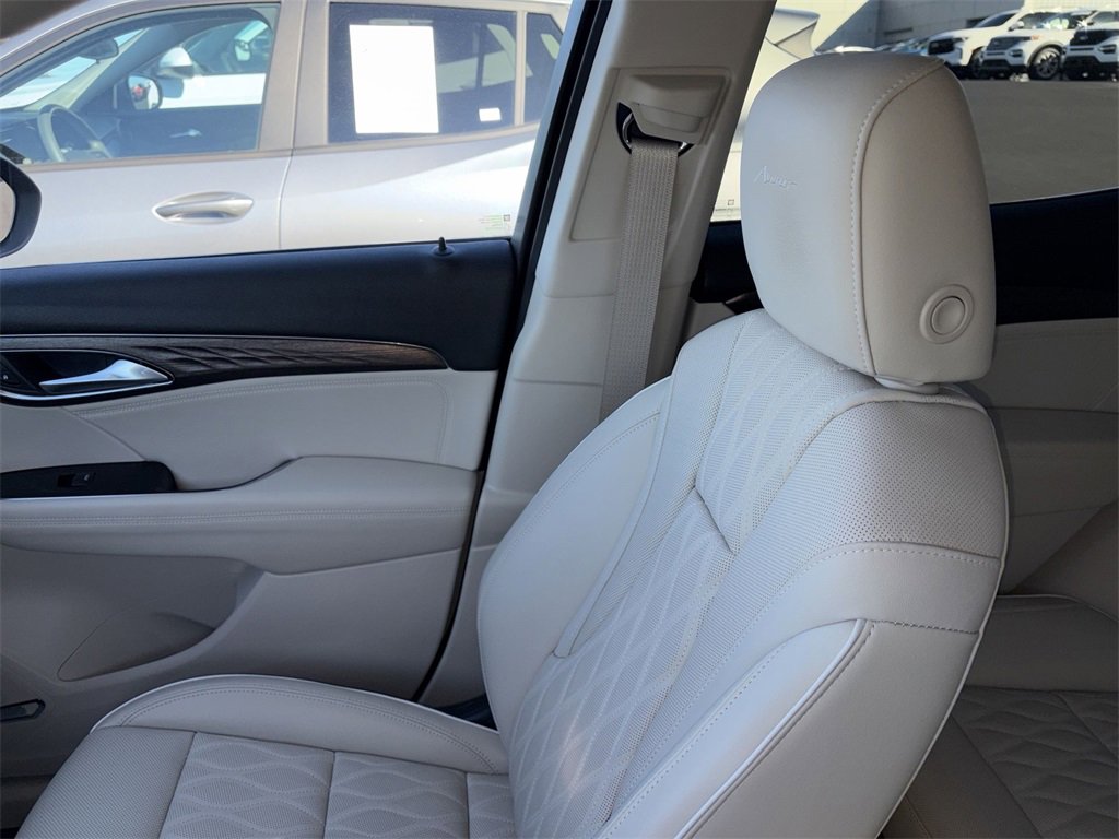 Used 2023 Buick Envision Avenir image 24