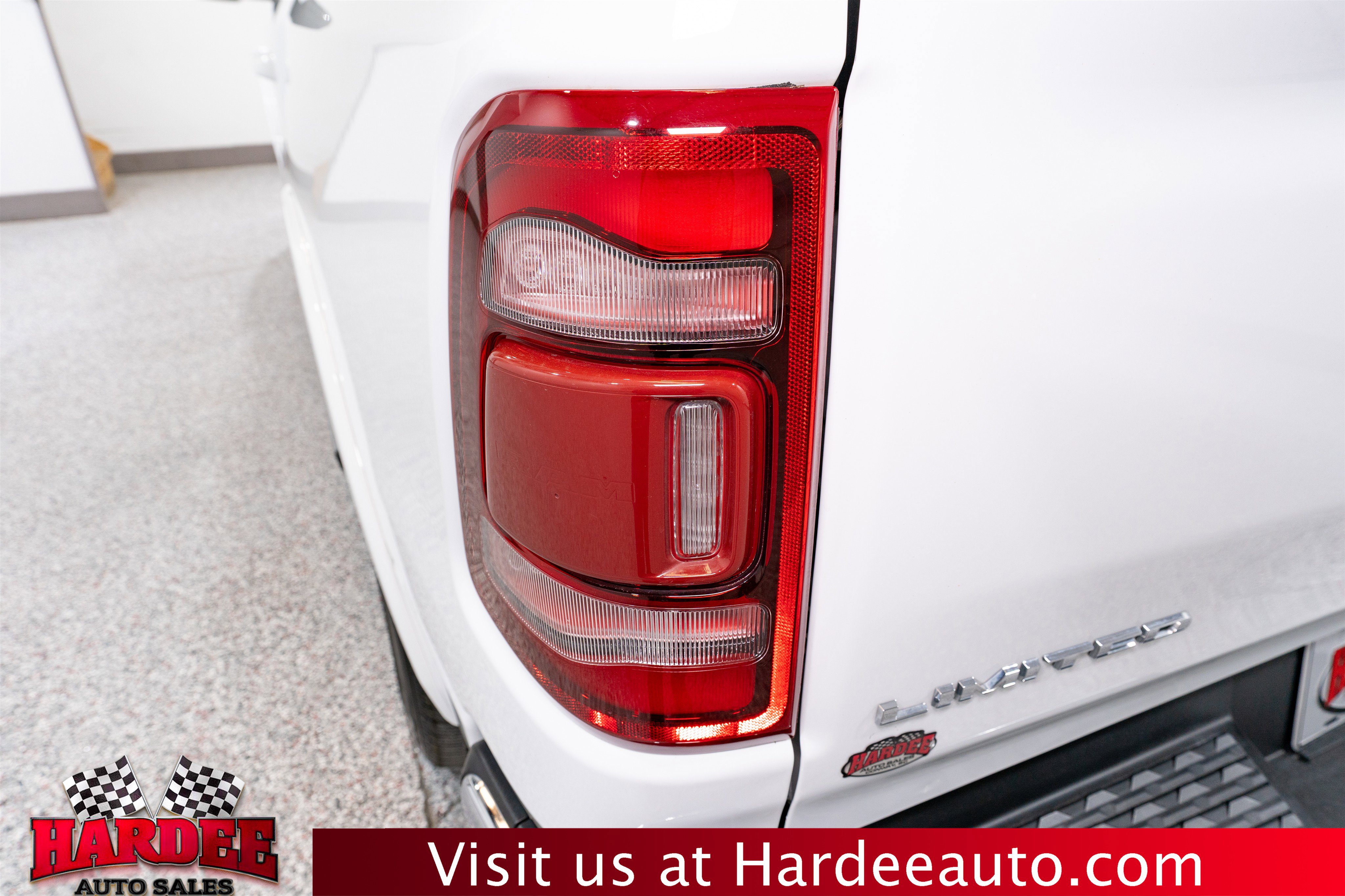 Used 2024 RAM 1500 Limited AWD/4WD image 9