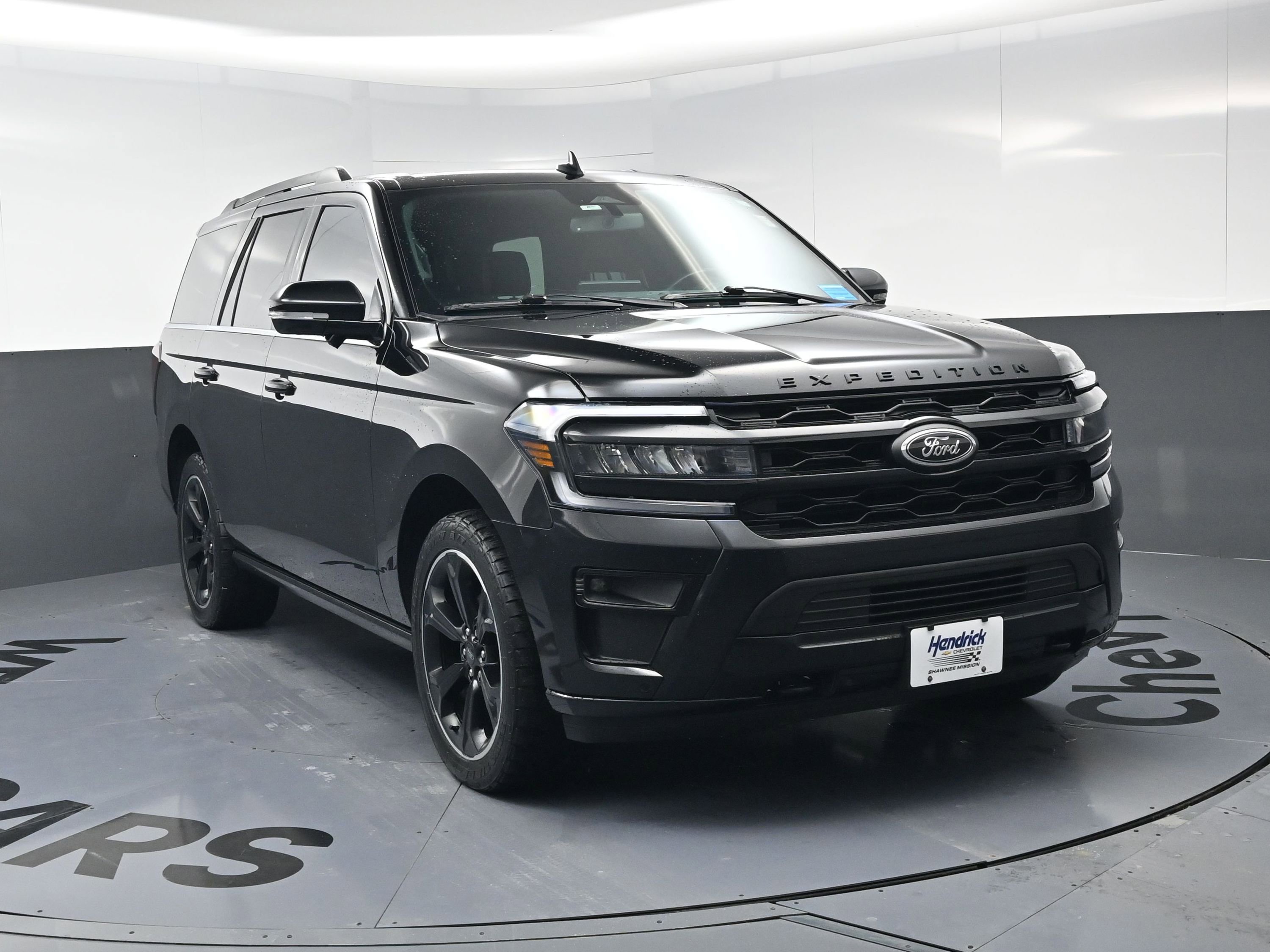 Used 2022 Ford Expedition Limited image 3