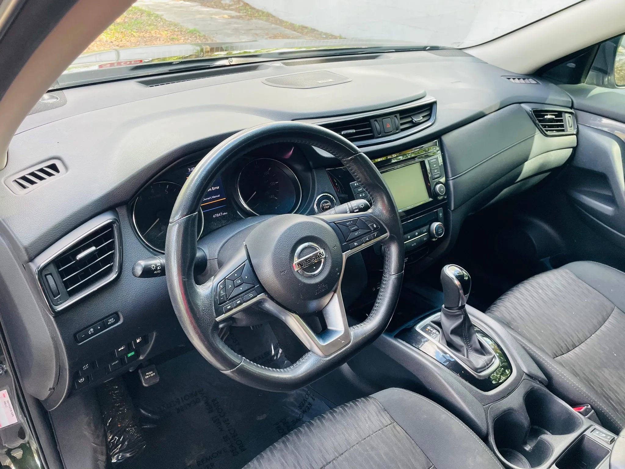 Used 2018 Nissan Rogue SV w/ Sun & Sound Touring Package image 11