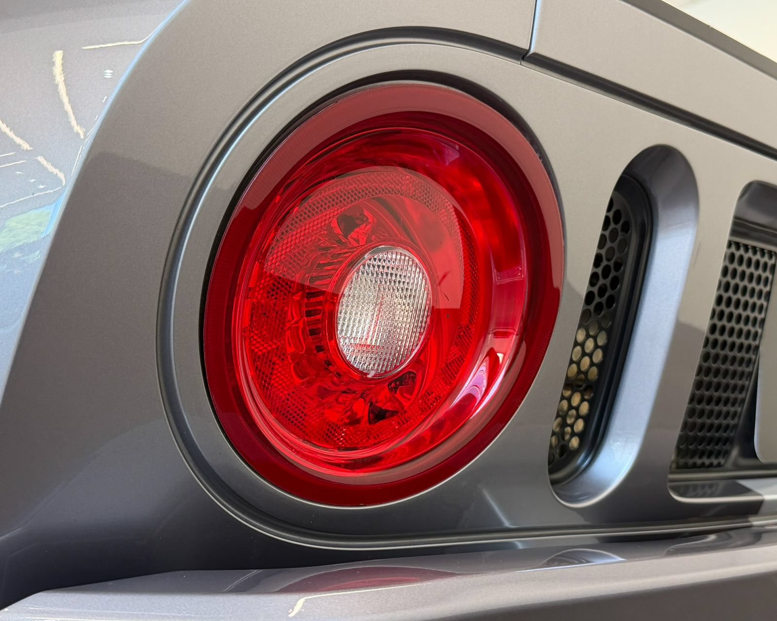 Used 2006 Ford GT RWD image 44