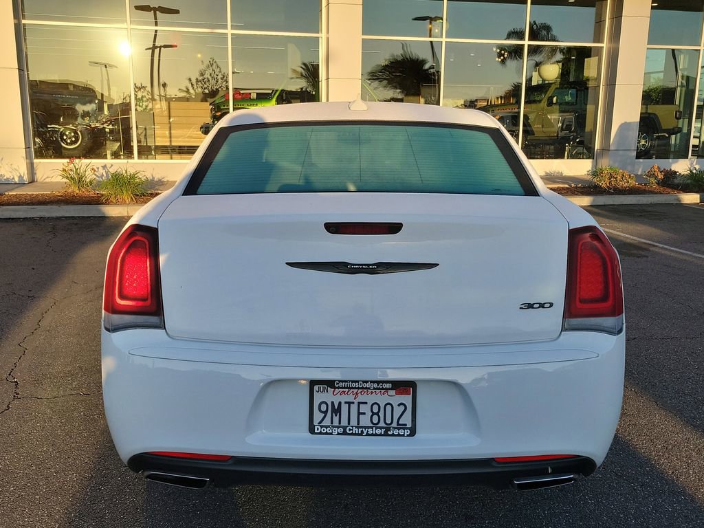 Used 2023 Chrysler 300 Touring w/ Sport Appearance Package image 15