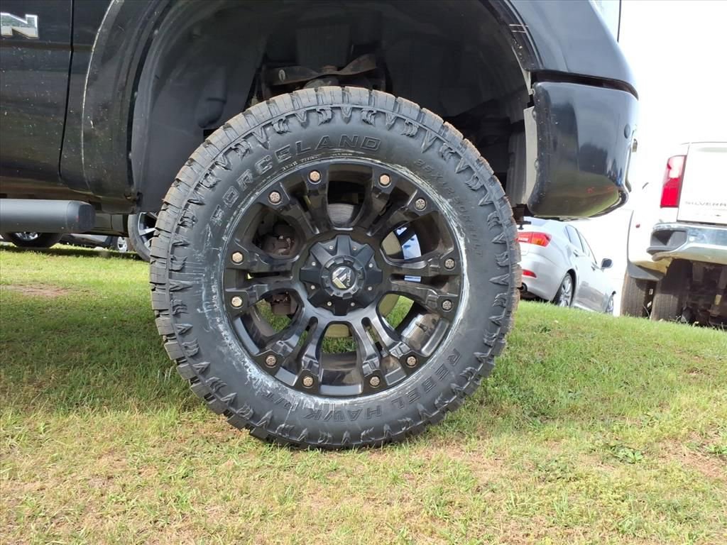 Used 2017 Nissan Titan XD AWD/4WD image 2