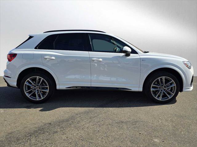 Used 2023 Audi Q3 2.0T Premium w/ Black Optic Sport Package AWD/4WD image 2