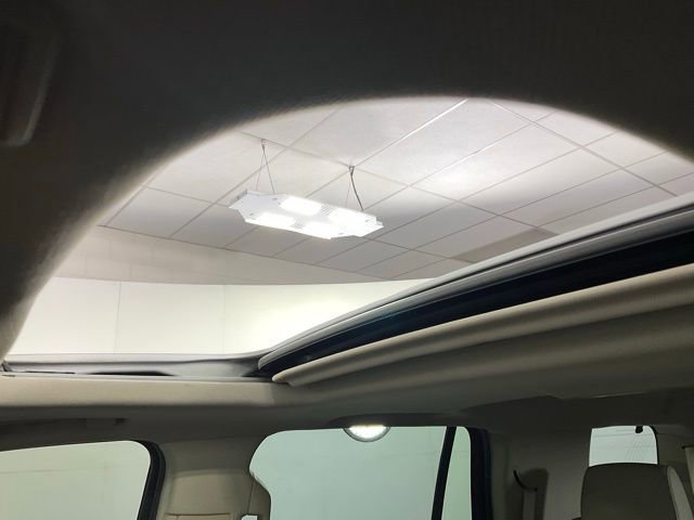 Used 2017 Cadillac Escalade Luxury image 16