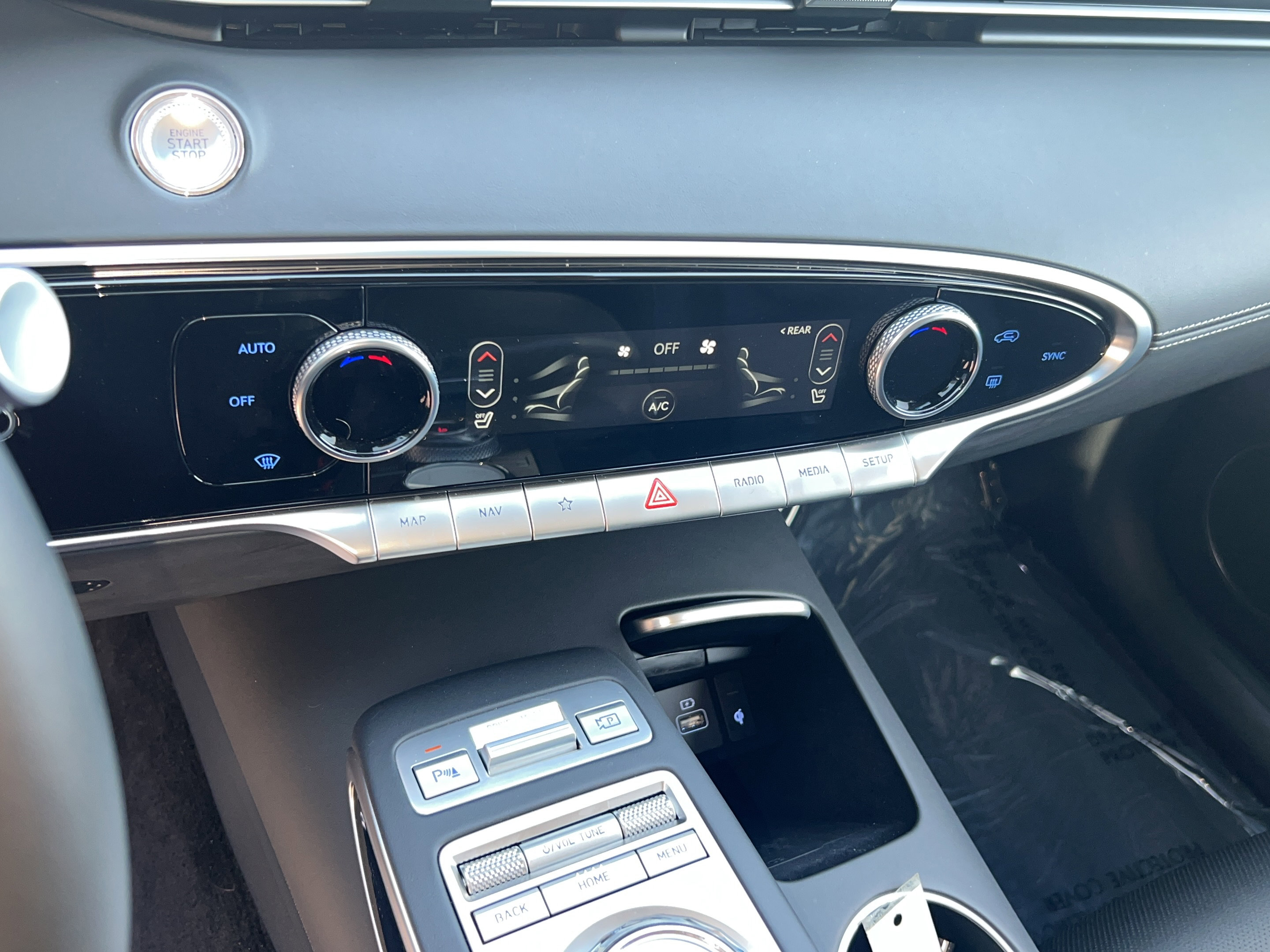 Used 2025 Genesis GV70 2.5T image 11