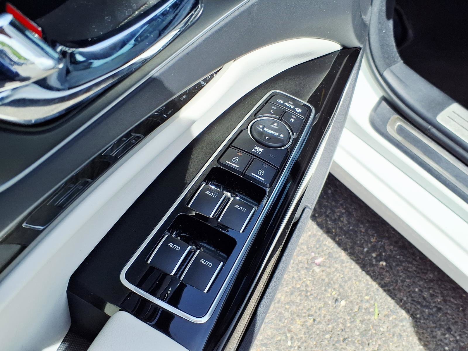 Used 2017 Kia K900 Luxury RWD image 21