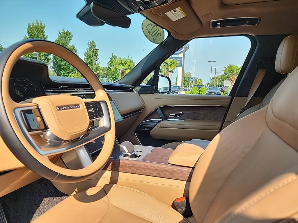 Certified 2025 Land Rover Range Rover Long Wheelbase SE AWD/4WD image 9