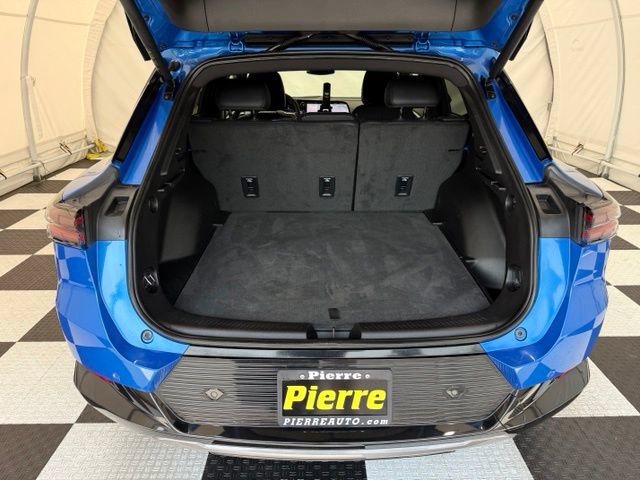 Used 2024 Chevrolet Equinox EV LT w/ LPO, Trailering Package FWD image 4