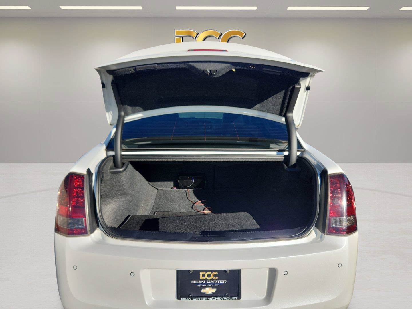 Used 2012 Chrysler 300 SRT8 w/ 19-Premium Speaker Group RWD image 22