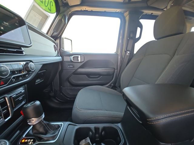 Used 2025 Jeep Wrangler Unlimited Sahara w/ Safety Group AWD/4WD image 11